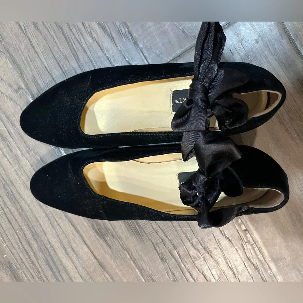 Colin Stuart Girls’ Black Velvet Bow Heels - Picture 5 of 8